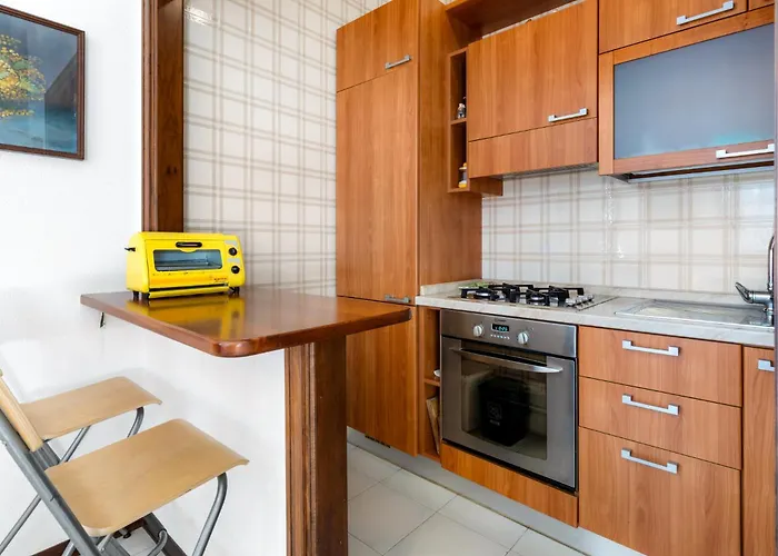 Hostdomus - Oasi Free Garage Pietra Ligure
