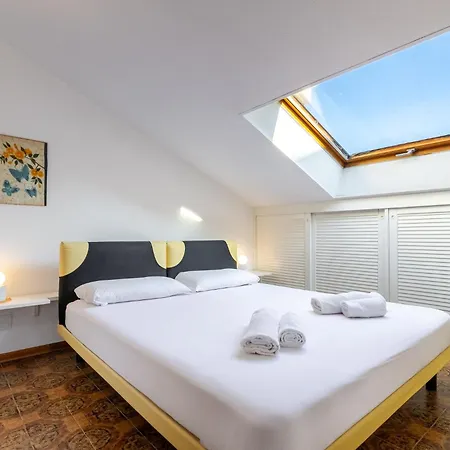 Hostdomus - Oasi Free Garage Apartment