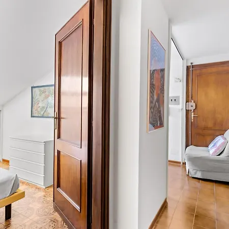 Hostdomus - Oasi Free Garage