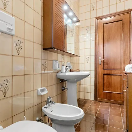 Hostdomus - Oasi Free Garage * Pietra Ligure