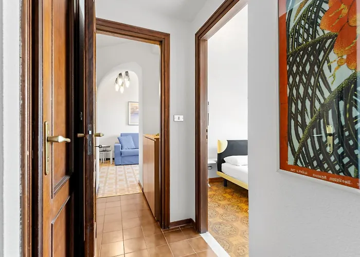 Hostdomus - Oasi Free Garage Lägenhet Pietra Ligure